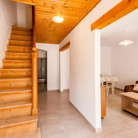 Guest house House Krizanic In Marcana, Istria, With 2 Apartments, Total 9 Guests *