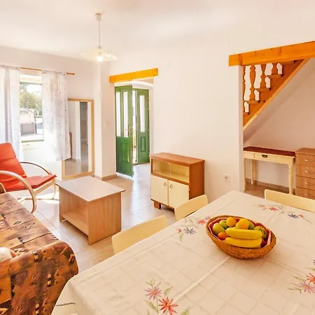 House Krizanic In Marcana, Istria, With 2 Apartments, Total 9 Guests Marcana