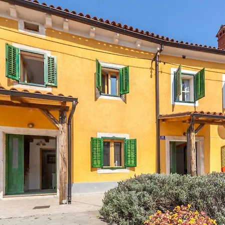 House Krizanic In Marcana, Istria, With 2 Apartments, Total 9 Guests *