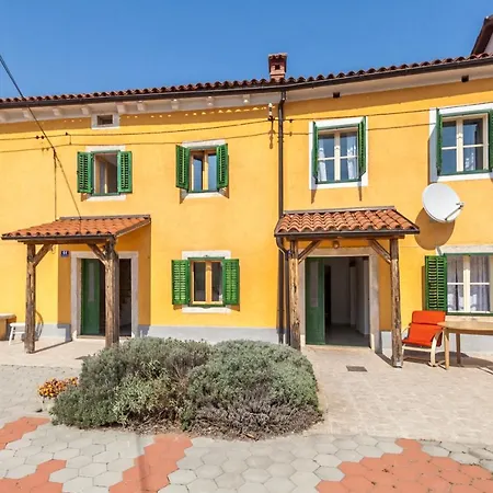 Guest house House Krizanic In Marcana, Istria, With 2 Apartments, Total 9 Guests