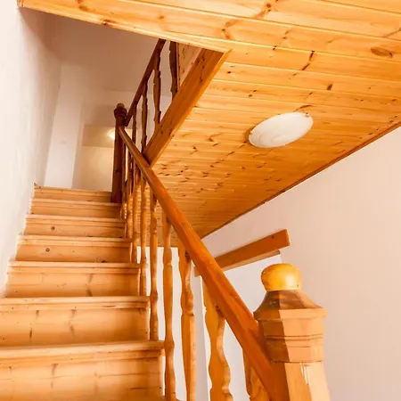House Krizanic In Marcana, Istria, With 2 Apartments, Total 9 Guests