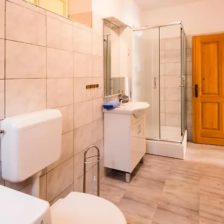 Guest house House Krizanic In Marcana, Istria, With 2 Apartments, Total 9 Guests Marcana