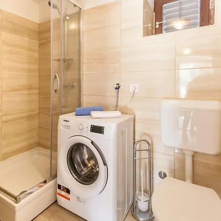 Guest house House Krizanic In Marcana, Istria, With 2 Apartments, Total 9 Guests *
