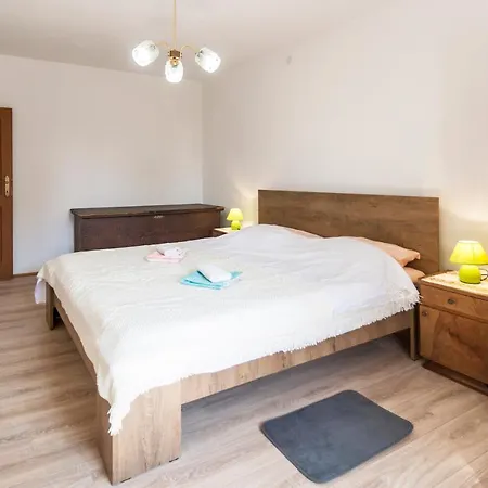 House Krizanic In Marcana, Istria, With 2 Apartments, Total 9 Guests