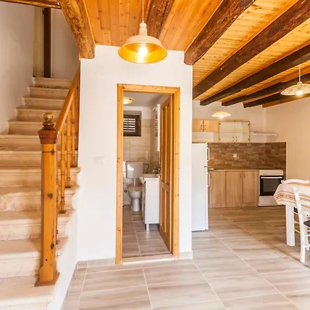 House Krizanic In Marcana, Istria, With 2 Apartments, Total 9 Guests Guest house *