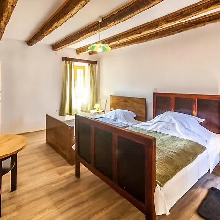 House Krizanic In Marcana, Istria, With 2 Apartments, Total 9 Guests *