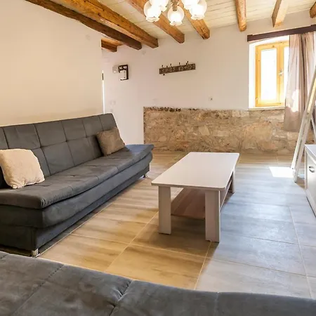 House Krizanic In Marcana, Istria, With 2 Apartments, Total 9 Guests Guest house Marcana