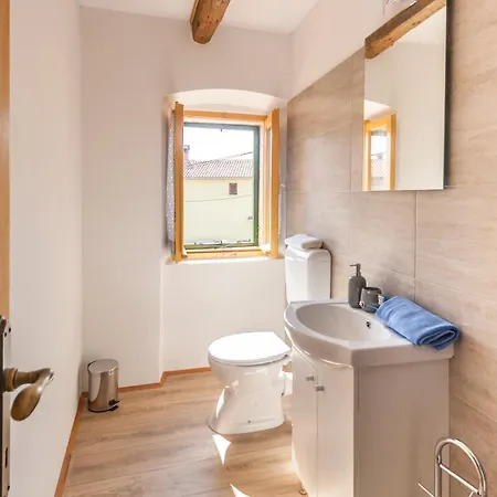 House Krizanic In Marcana, Istria, With 2 Apartments, Total 9 Guests *