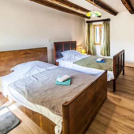 Guest house House Krizanic In Marcana, Istria, With 2 Apartments, Total 9 Guests