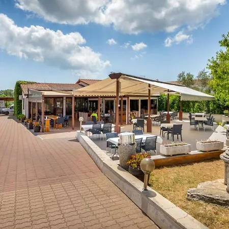 House Krizanic In Marcana, Istria, With 2 Apartments, Total 9 Guests