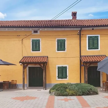 House Krizanic In Marcana, Istria, With 2 Apartments, Total 9 Guests
