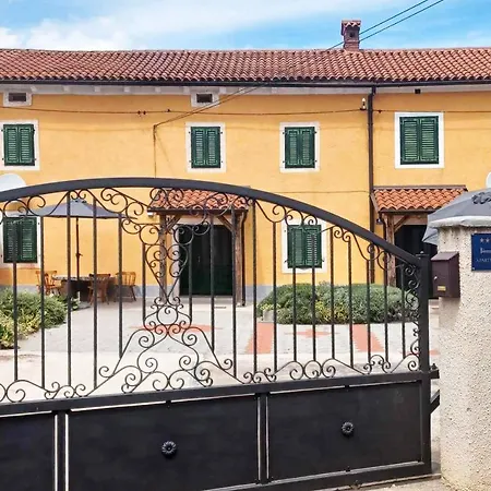House Krizanic In Marcana, Istria, With 2 Apartments, Total 9 Guests Guest house *
